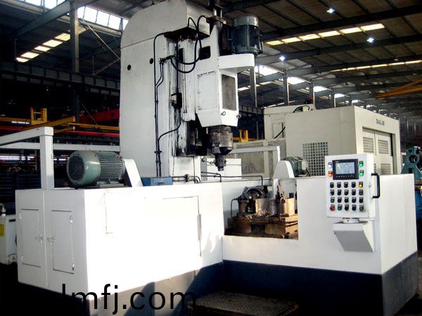 減殼(ke)三(san)麵(mian)鏜車機(jī)牀